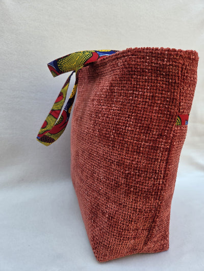 Sac “Rouge Ikoyi” – Velours texturé & finitions wax nouées