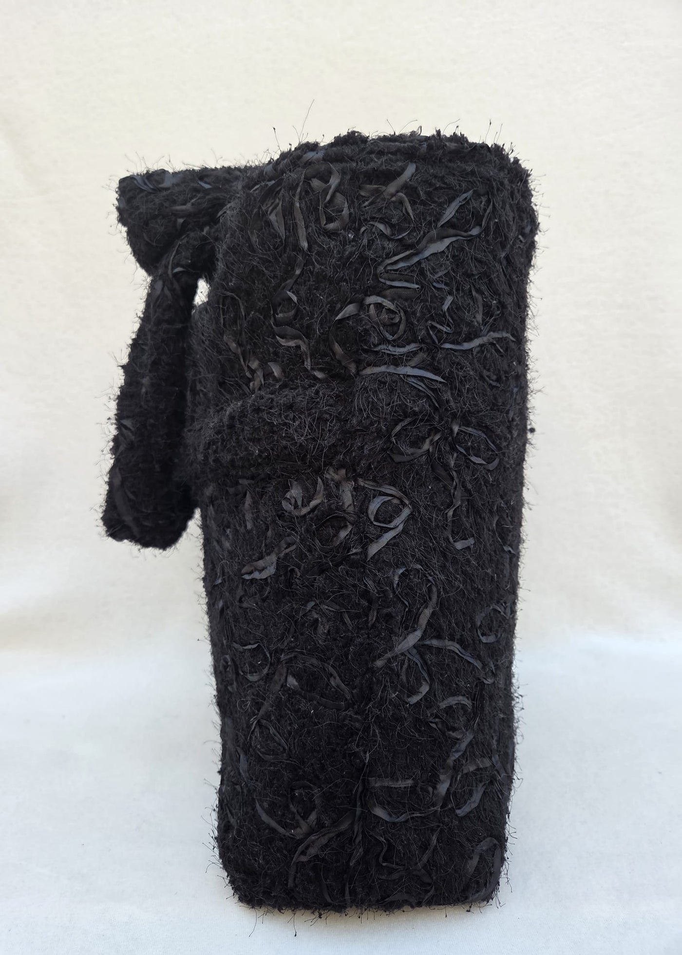 Sac “Noir Minuit” – Texture florale & contraste doré