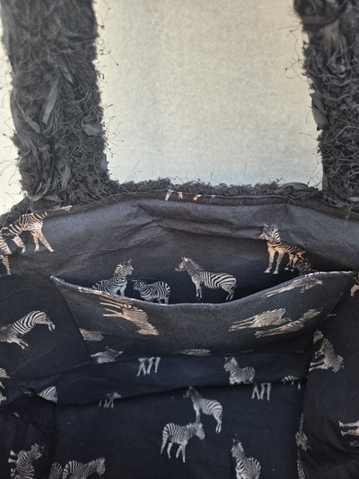 Sac “Noir Minuit” – Texture florale & contraste doré