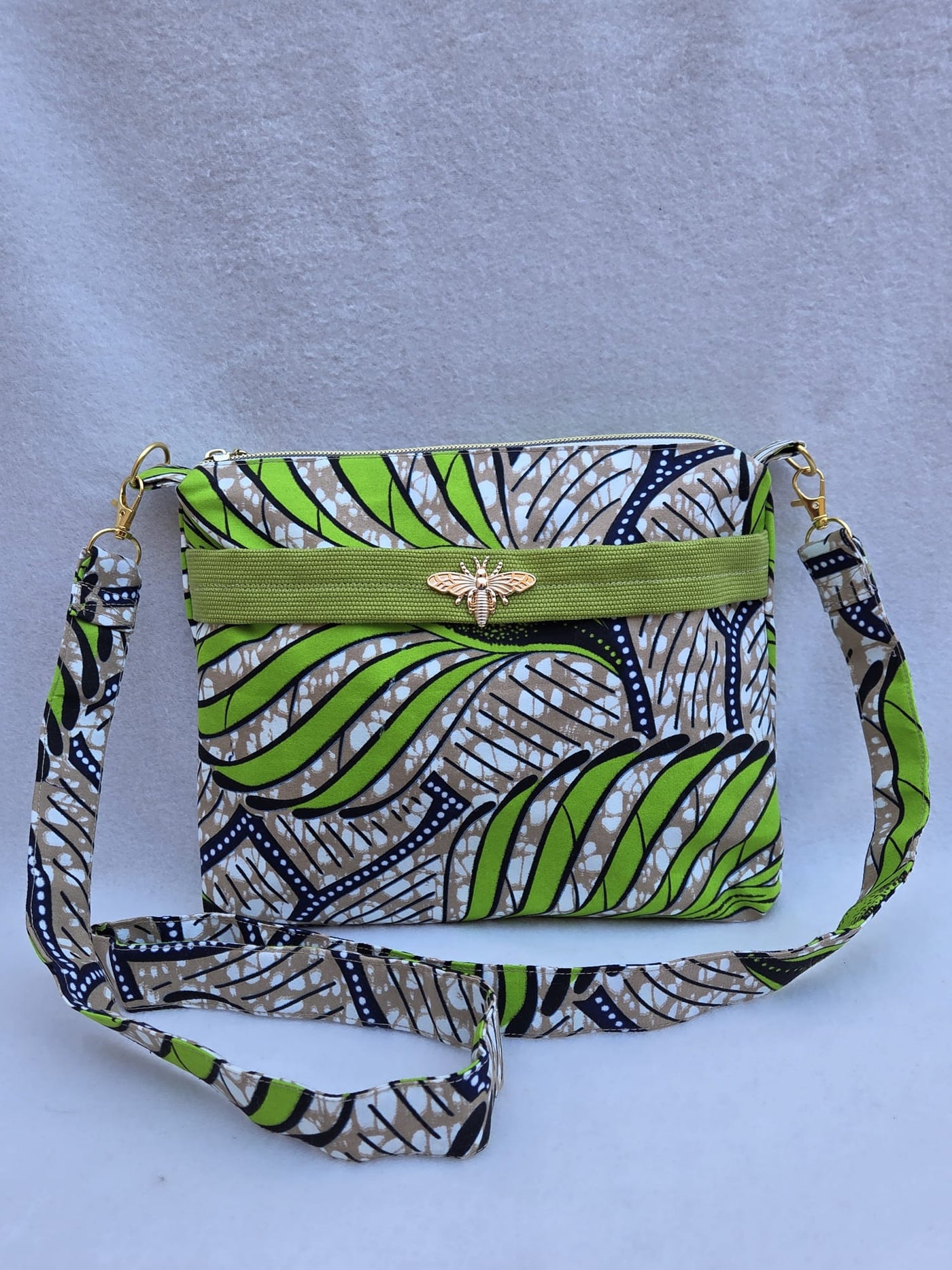 Sac “Éclat Naturel” – Wax vert & détail abeille dorée