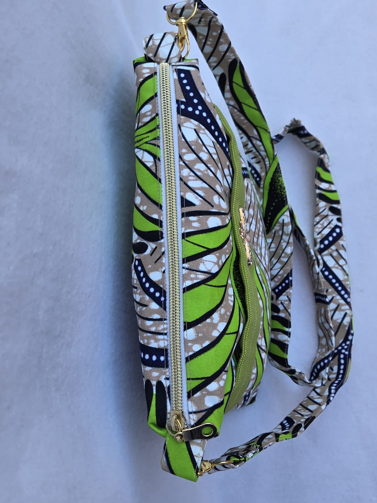 Sac “Éclat Naturel” – Wax vert & détail abeille dorée